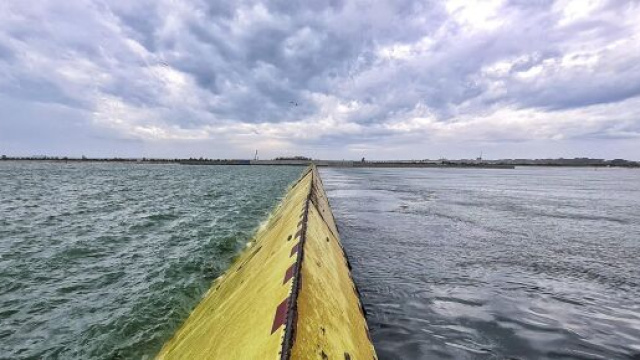 Il Mose, sistema che difende Venezia dall'acqua alta.