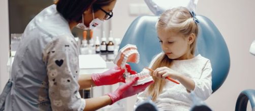 A visita ao dentista deve ser feita a cada seis meses, pelo menos. (Arquivo Blasting News)