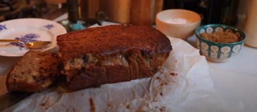 The perfect Banana Bread for this Christmas [&copy; Isabella Thordsen - YouTube]