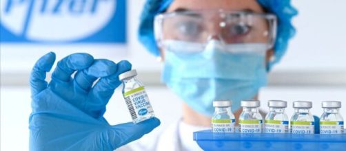 Reino Unido es el primer pa&iacute;s en aprobar el uso de la vacuna