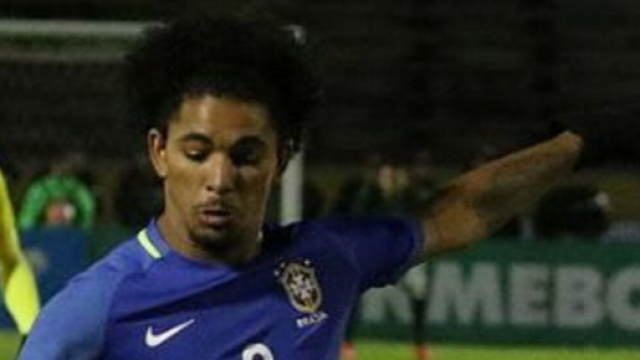 Douglas Luiz, centrocampista dell'Aston Villa.