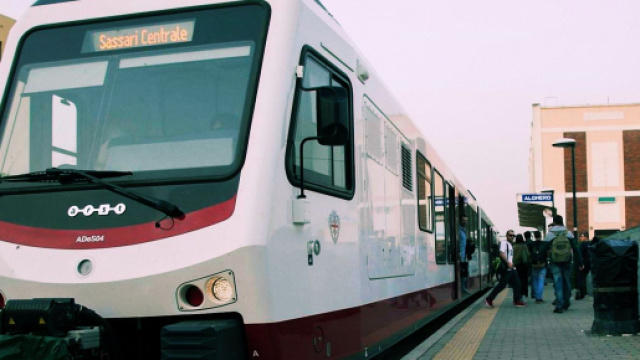 Un giovane sassarese &egrave; rimasto bloccato sul treno.