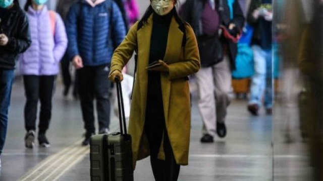 Coronavirus, a Hong Kong sono ricercate due persone scappate dalla quarantena.