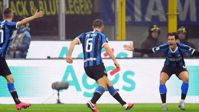 L'inter vince di rimonta sul Milan e torna prima in campionato. Ibra illude un ottimo Milan nel primo tempo