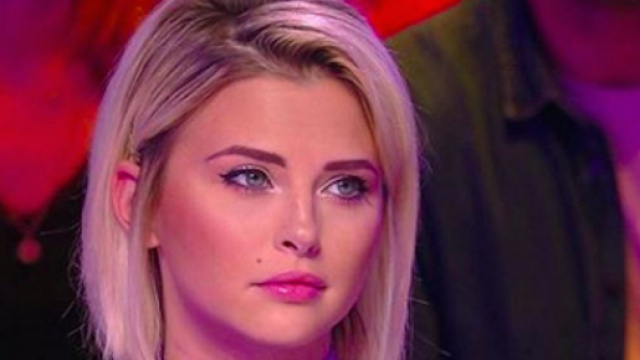 TPMP : Kelly Vedovelli partage des souvenirs d'enfance. Credit: Capture C8