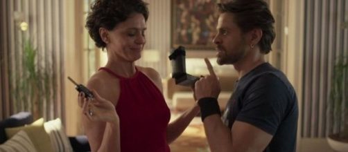 L&iacute;dia sofrer&aacute; chantagem nas m&atilde;os de Tales em 'Amor de M&atilde;e'. (Reprodu&ccedil;&atilde;o/TV Globo)