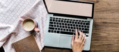 O trabalho home-office trouxe a comodidade para a mulher ser m&atilde;e e profissional sem sair de casa. (Arquivo Blasting News)