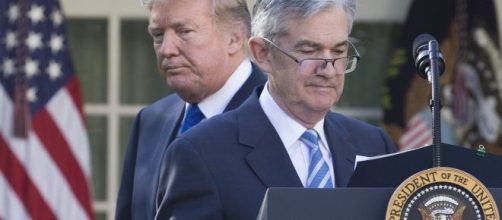 EUA: Powell acredita que nos pr&oacute;ximos meses alcan&ccedil;ar&aacute; a meta dos 2% do PCE, mas teme os efeitos do coronav&iacute;rus chin&ecirc;s. (Arquivo Blasting News)