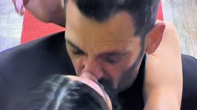 GF, Alfonso Signorini fa sapere che la Enardu &egrave; nella casa perch&eacute; l'ha voluta Pago.