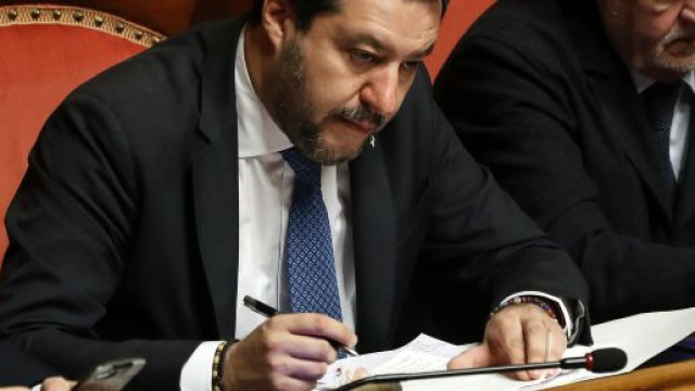 Gregoretti, Salvini in Senato per il voto: 'A testa alta' e cita Ezra Pound