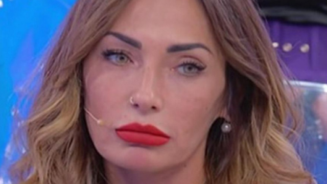 Uomini e Donne, anticipazioni gioved&igrave; 13/02: Ida Platano torna per la sfilata e piange