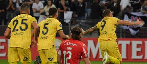 Fernando Fern&aacute;ndez foi o carrasco do alvinegro, ao balan&ccedil;ar as redes em cobran&ccedil;a de falta. Imagem: (Arquivo Blasting News)