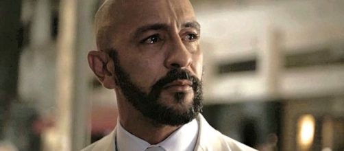 &Aacute;lvaro vil&atilde;o planejar&aacute; levar tiro de rasp&atilde;o na posse do inimigo. (Reprodu&ccedil;&atilde;o/TV Globo)