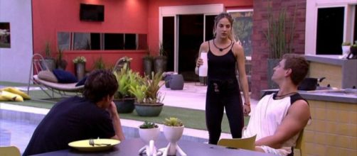 Gabi conversa com Felipe e Lucas. (Reprodu&ccedil;&atilde;o/TV Globo)