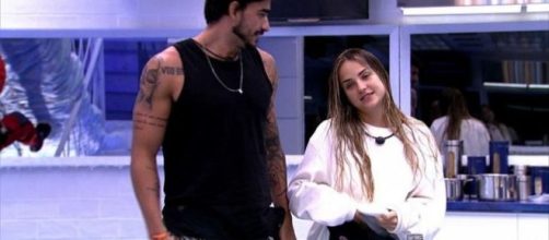 Guilherme e Gabi viveram momentos tensos no 'BBB20' antes de consolidar a rela&ccedil;&atilde;o. (Reprodu&ccedil;&atilde;o/TV Globo)