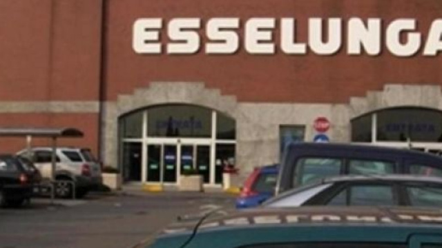 Esselunga apre le assunzioni per cassieri.