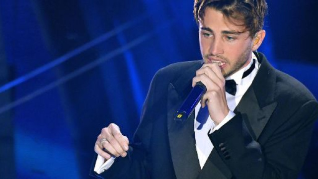 Amici 19, Riki assente in studio: scoppia la polemica sui social.