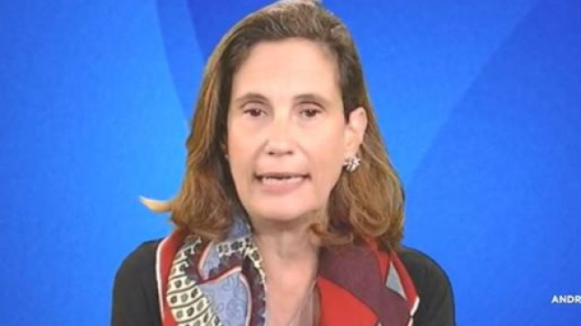 Coronavirus, la previsione della virologa Ilaria Capua: 'Arriver&agrave; in Italia, le aziende si organizzino con il telelavoro'.
