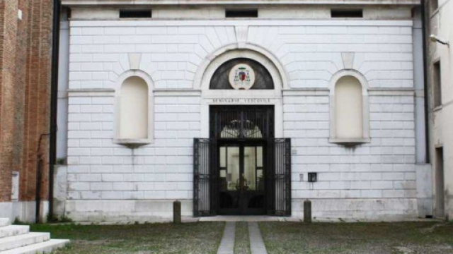 Treviso, docente universitario denuncia gli abusi subiti in seminario.