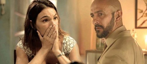 Betina encara &Aacute;lvaro ap&oacute;s quase morrer. (Reprodu&ccedil;&atilde;o/Gshow)