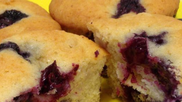 La ricetta dei muffin gluten free ai mirtilli.