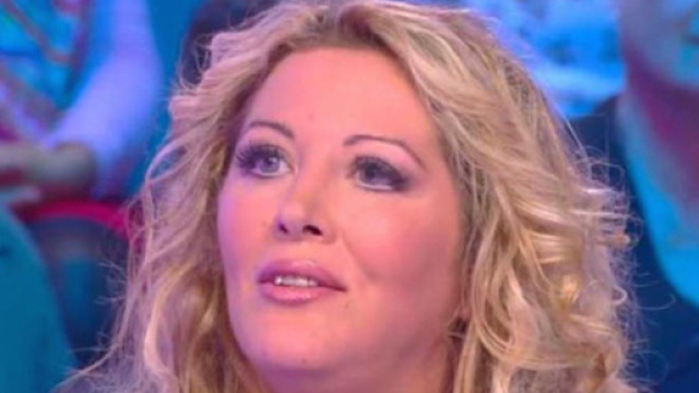 Loana aurait &eacute;t&eacute; agress&eacute;e par son compagnon chez elle. La police serait intervenue deux fois. Credit: C8 Capture