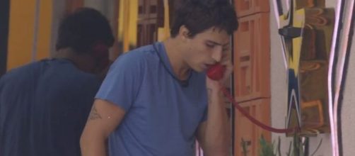 Felipe atende o Big Fone e ganha imunidade. (Reprodu&ccedil;&atilde;o/TV Globo)