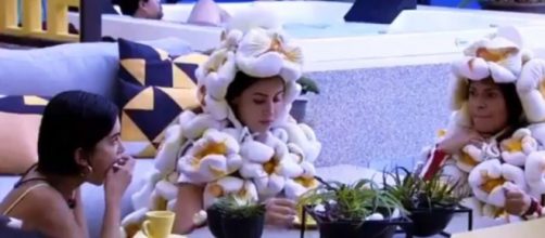 Manu, Bianca e Flayslane consomem doce de mocot&oacute; no 'BBB20'. (Reprodu&ccedil;&atilde;o/TV Globo)