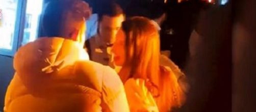 Pillan a Andrea ("La isla de las tentaciones") en actitud cari&ntilde;osa con alguien que no es &Oacute;scar en una discoteca