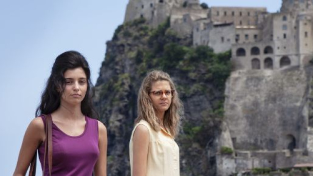 L'amica geniale 2: nei prossimi episodi Len&ugrave; verr&agrave; corteggiata da Bruno.