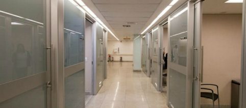 Hospitais abrem vagas de emprego para recepcionistas com salários de até R$ 1.650