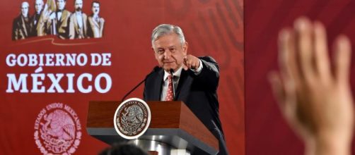 Amlo habla del avi&oacute;n presidencial en ma&ntilde;aneras