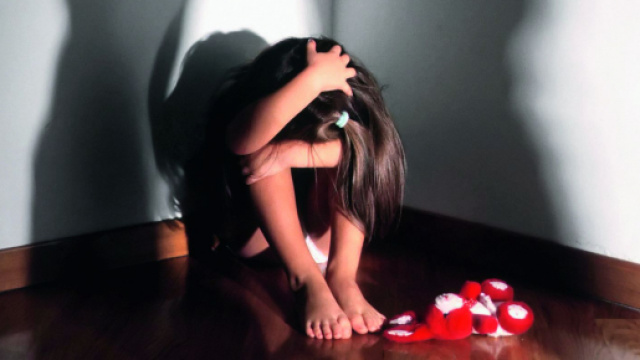 Una bambina ha subito violenze da un gruppo di 6 ragazzi nel napoletano.