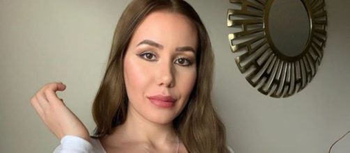 Jasmine's fan ask her how many surgeries she has done. (Image source :instagram /@jasminaniel)