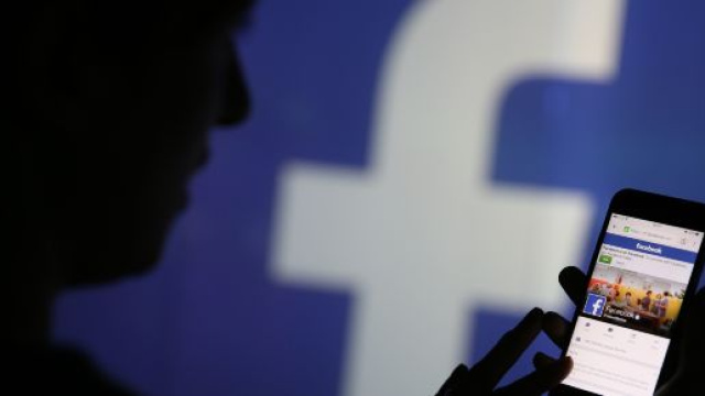 Facebook decide di lottare contro la disinformazione sul coronavirus.