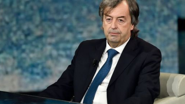 Il virologo Roberto Burioni: 'Si pu&ograve; andare tranquilli nei ristoranti cinesi'.