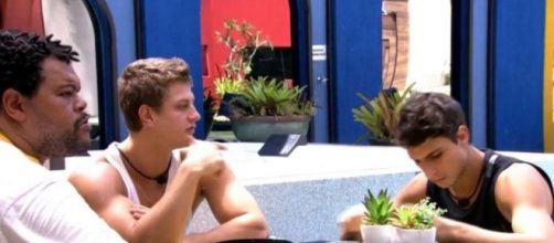 'BBB20': Babu, Felipe e Lucas almo&ccedil;ando na xepa. (Reprodu&ccedil;&atilde;o/TV Globo)