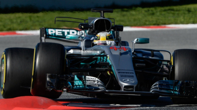 Formula Uno: test invernali al via con Hamilton sempre protagonista, le Ferrari arrancano.