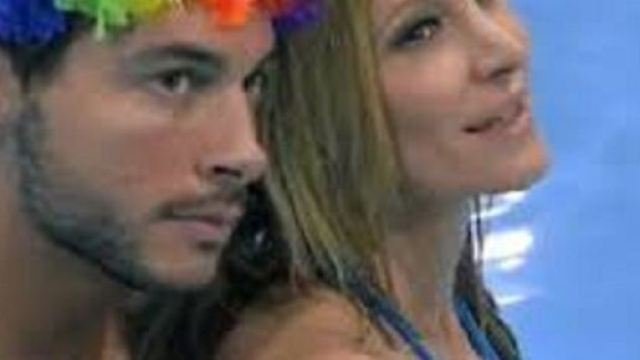 Gf Vip, Zequila commenta il feeling tra Adriana e Denver: 'ormoni in subbuglio'.