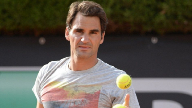 Roger Federer operato al ginocchio destro: torner&agrave; in tempo per la stagione sull'erba