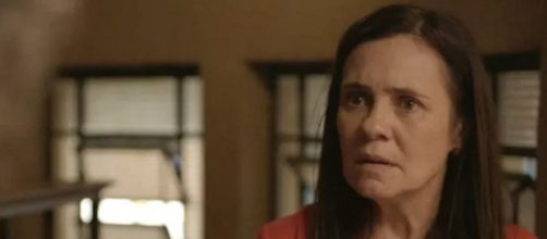 Thelma despontar&aacute; como a grande vil&atilde; de 'Amor de M&atilde;e' ap&oacute;s segredo revelado. (Reprodu&ccedil;&atilde;o/TV Globo)