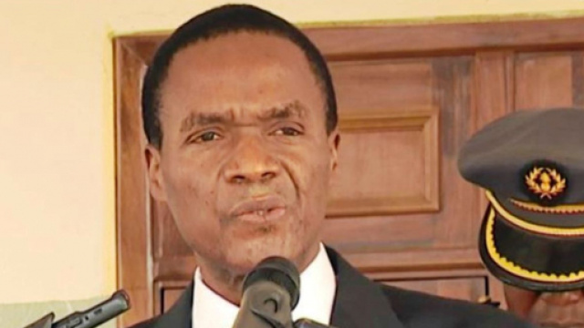 Le Ministre D&eacute;l&eacute;gu&eacute; &agrave; la Pr&eacute;sidence charg&eacute; de la D&eacute;fense Beti assomo Joseph (c) Google