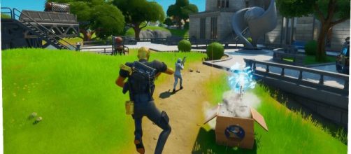 Decoy Grenades can give 'Fortnite' players a lot of resources. [Image Source: In-game screenshot]