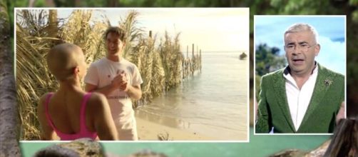 Jorge Javier V&aacute;zquez alucina cuando Yiya se quita la peluca