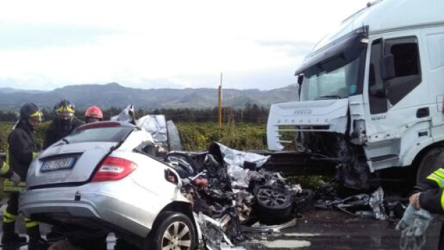 Abruzzo: venerd&igrave; notte tragico, tre incidenti stradali provocano tre morti.