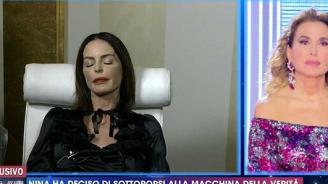 Non &egrave; la d'Urso, la padrona di casa furiosa con Nina Moric per la sua assenza in studio.