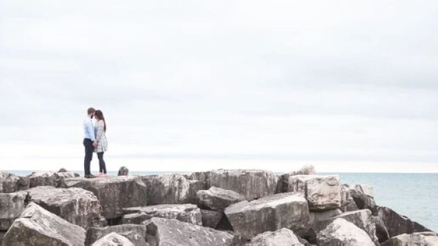 Oroscopo 24 febbraio: Vergine polemica, dubbi d'amore per Sagittario