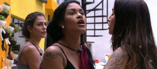 Participantes do "BBB20" brigam por causa de comida. (Reprodu&ccedil;&atilde;o/TV Globo)