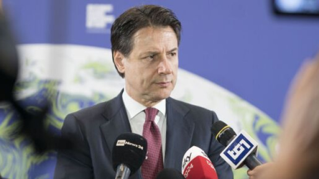 Coronavirus, il premier Conte impegnato in prima linea sul fronte dell'attuazione delle misure di contenimento del virus.