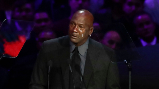 Michael Jordan in lacrime durante l'addio a Kobe - Mondo del basket piange un campione